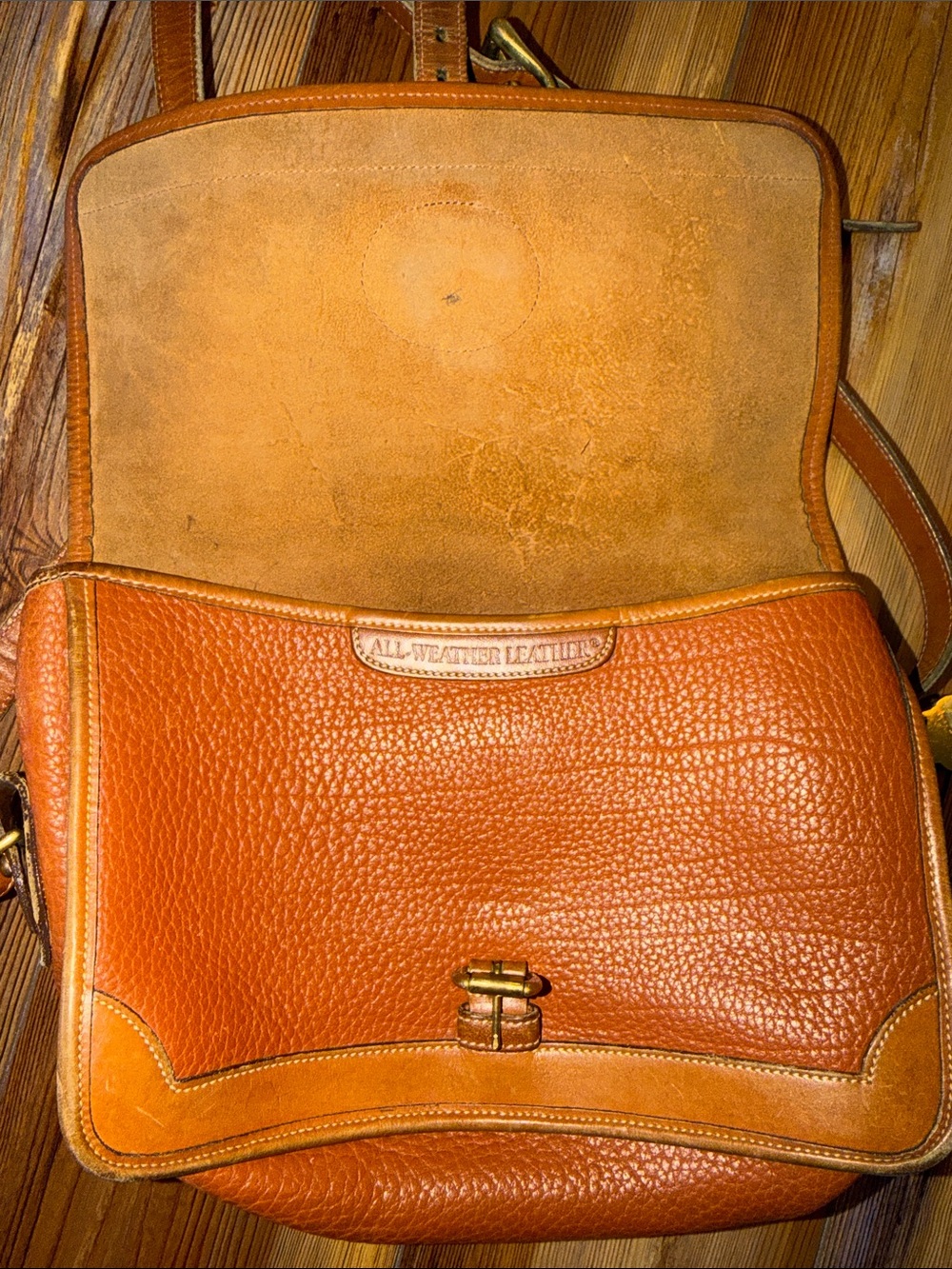 Vintage Dooney & Bourke Tan/Brown Pebbled Leather Crossbody bag - Picture 4 of 7